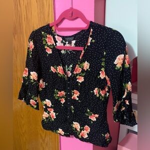 EUC. TopShop. US size 8 (fits like XS). Floral blouse with eyelet hook details.